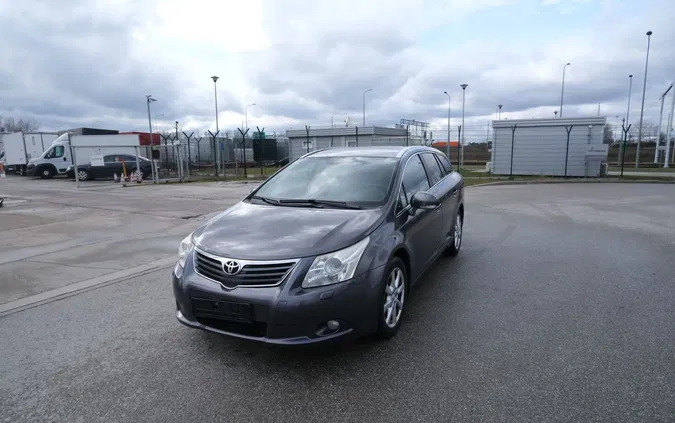 janikowo Toyota Avensis cena 13530 przebieg: 241493, rok produkcji 2011 z Janikowo